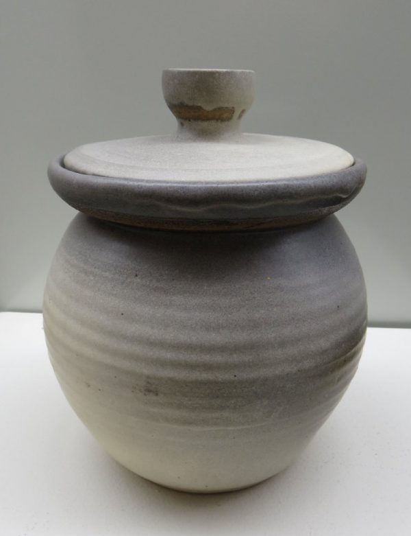 Jar with cover, tea dust with black glaze