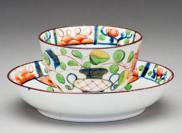 Gaudy Dutch cup in the Urn pattern