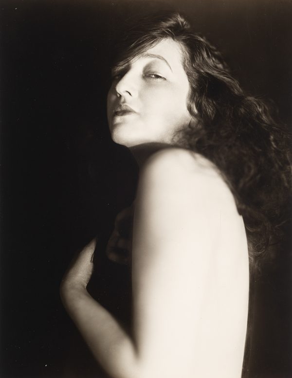 Nude woman at profile looks at viewers and holds cloth in her left proper hand in front of her breasts. Edredge was a vaudeville actoress, known for the 1923 silent movie titled 