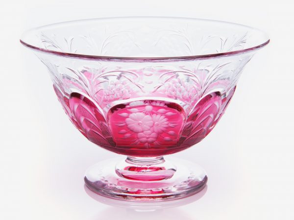 A sorbet bowl in gold ruby and clear engraved glass