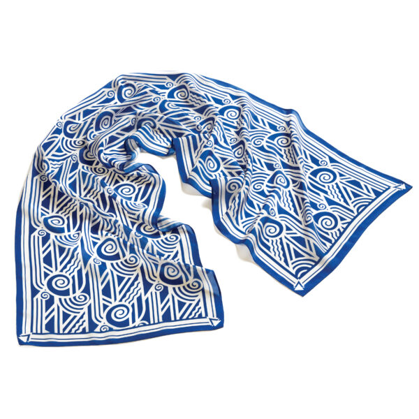 Rectangular scarf in a blue and white geometic pattern